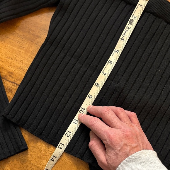 AE Off-Shoulder Black Ribbed Top - Picture 7 of 8